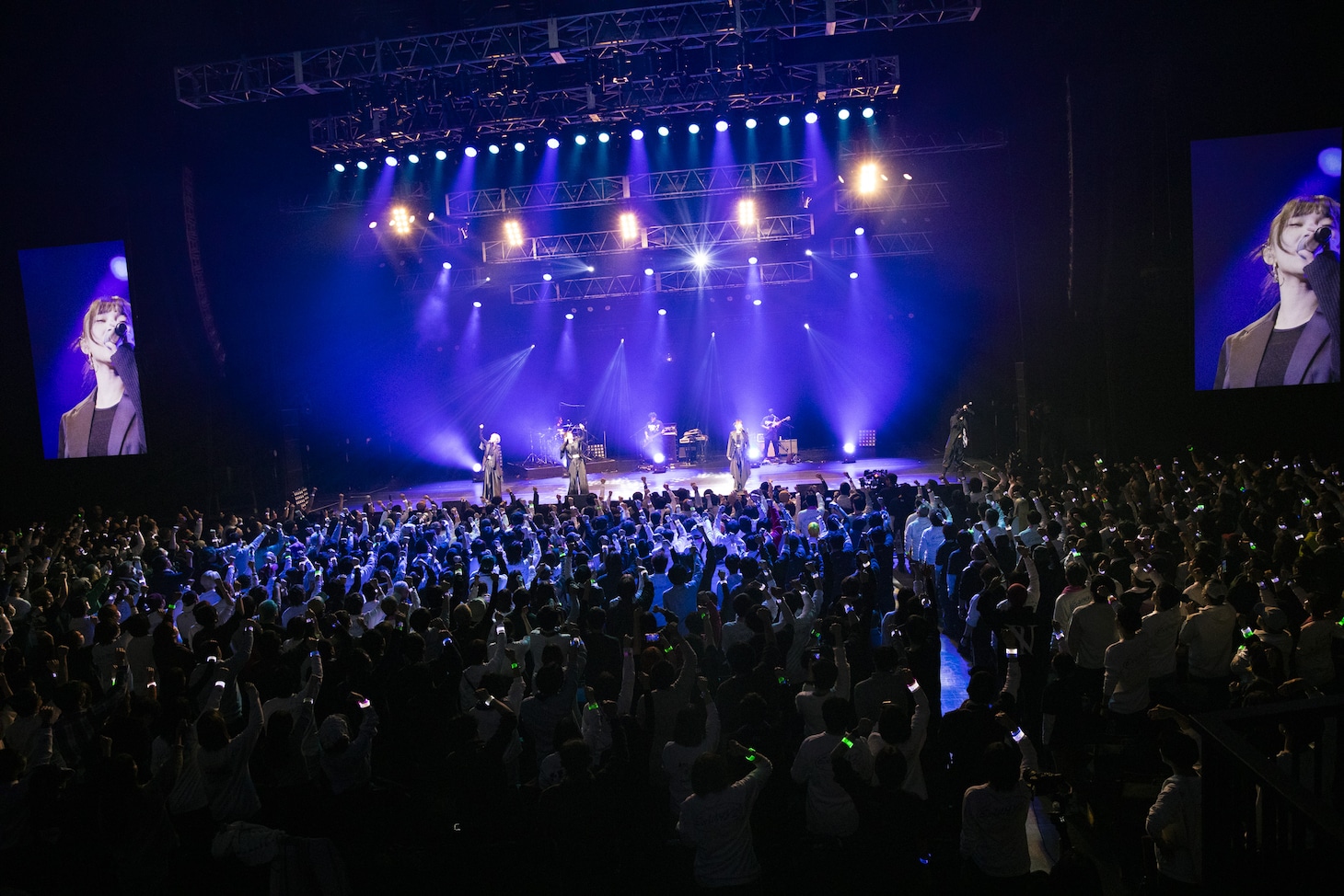 「ExWHYZ Special Live 'I' -3rd Anniversary Final & Year End Party-」の様子。（撮影：外林健太）