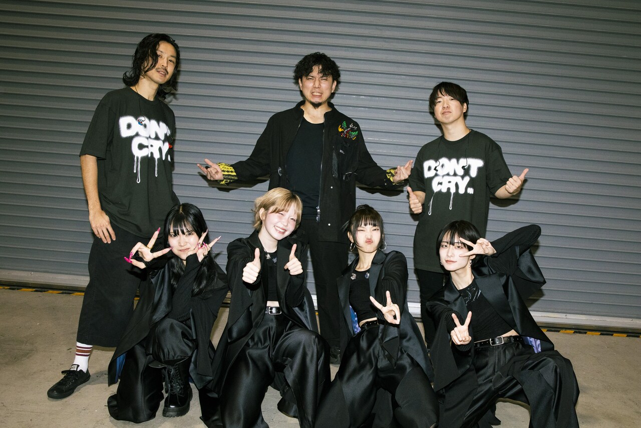 ExWHYZとTETSUYUKI（Dr）、Ryo 'Lefty' Miyata（B）、Haruka（G