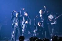 「ExWHYZ Special Live 'I' -3rd Anniversary Final & Year End Party-」の様子。（撮影：外林健太）