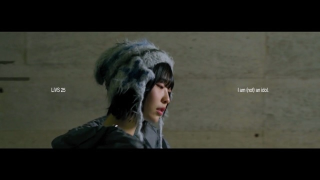 LiVS「私アイドルじゃないです」ミュージックビデオより。