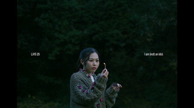 LiVS「私アイドルじゃないです」ミュージックビデオより。