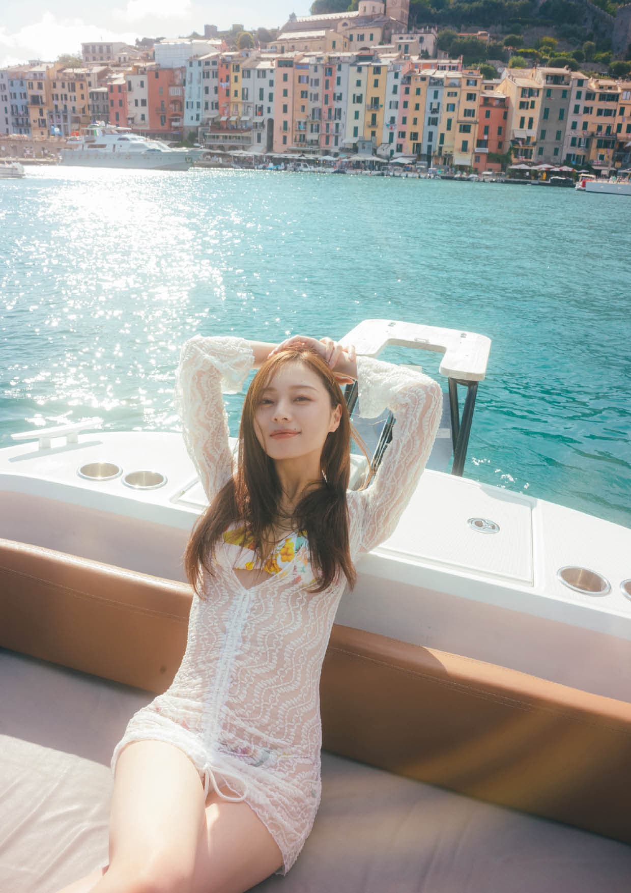 梅澤美波が優雅にクルージング、しかし撮影は壮絶