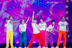 WEST.初の単独カウントダウンライブ開催、京セラドーム“粉まみれ中継”の真相は