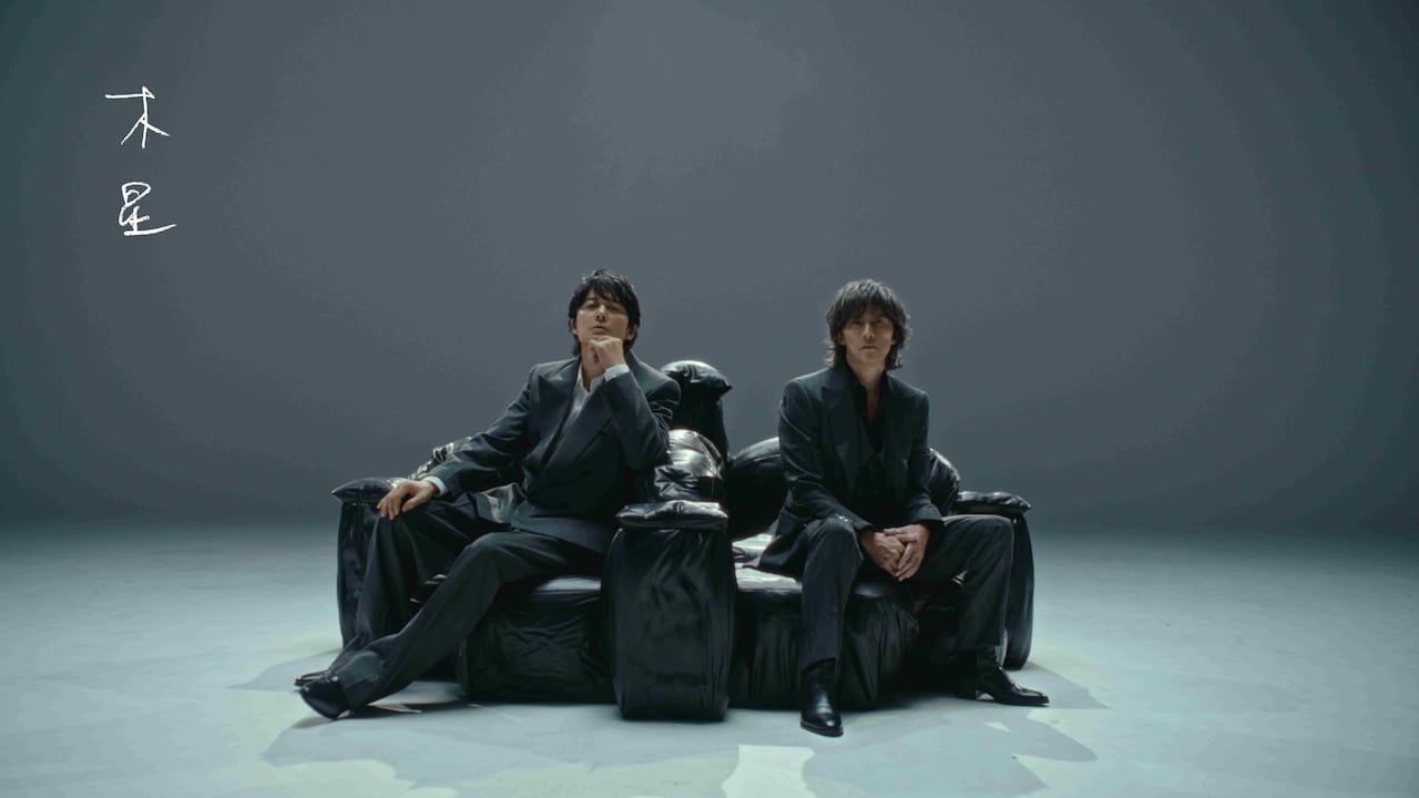 紅白パフォーマンスでも話題の福山雅治「木星 feat. 稲葉浩志」MV公開、2人の急接近シーンも