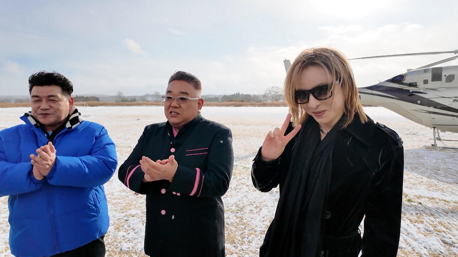 左からサンドウィッチマン、YOSHIKI。©︎テレビ朝日