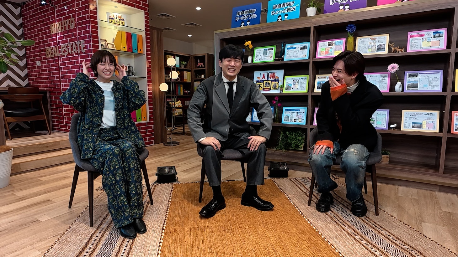 左から佐藤栞里、劇団ひとり、浮所飛貴（ACEes）。©テレビ朝日