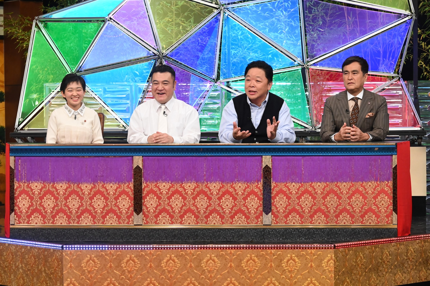 左から村山輝星、山崎弘也、伊集院光、石原良純。©テレビ朝日