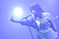 「This is heaven！」をパフォーマンスする八木仁愛。（撮影：斉藤明）