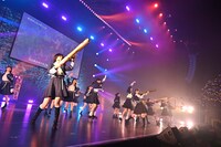 銀テープバズーカを発射する僕が見たかった青空。（撮影：斉藤明）