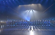 すべてのパフォーマンスを終え、挨拶をする僕が見たかった青空。（撮影：斉藤明）