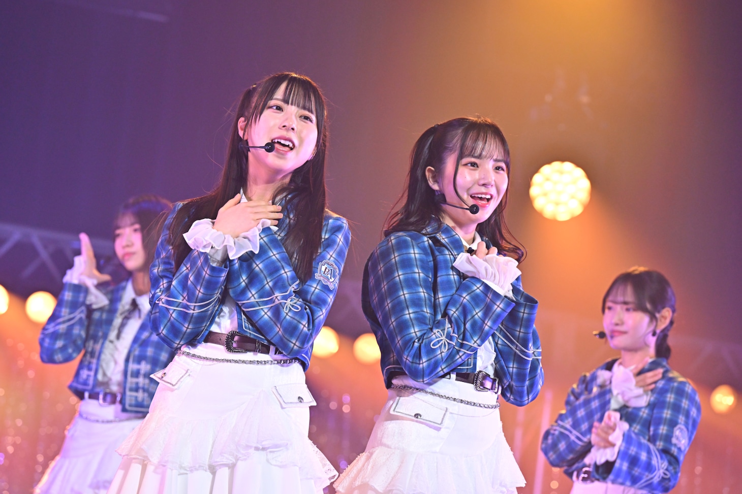 「カイロに月」パフォーマンスより工藤唯愛（左）、安納蒼衣（右）。（撮影：斉藤明）