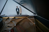 左から妻夫木聡、松任谷由実。