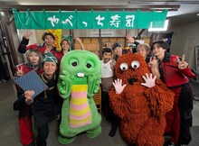 「やべっち寿司」に来店したTHE RAMPAGEとガチャピン・ムック。©︎フジテレビ