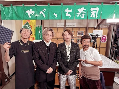 「やべっち寿司」に来店したDOMOTO。©︎フジテレビ