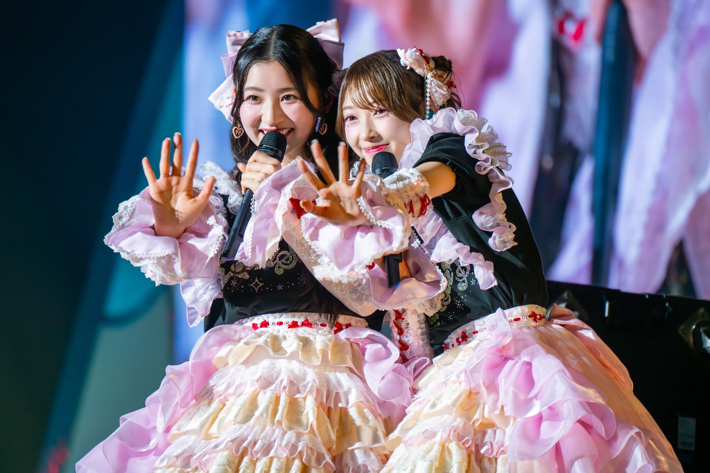 左から杏ジュリア、辻野かなみ。