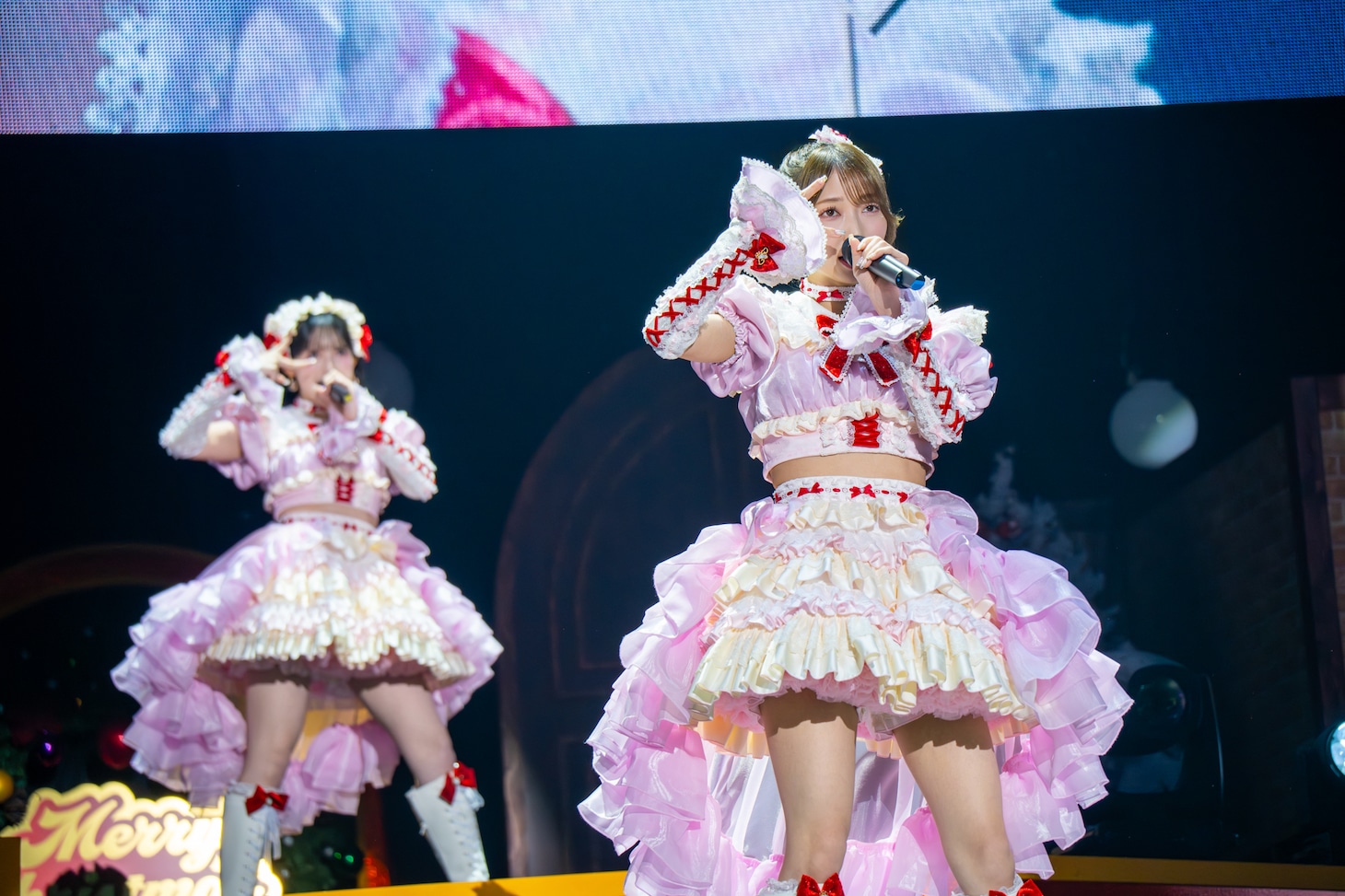 手前から辻野かなみ、菅田愛貴。