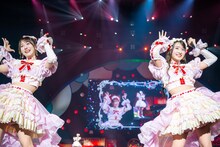 左から小泉遥香、杏ジュリア。