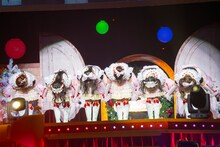 深くお辞儀をする超ときめき♡宣伝部。