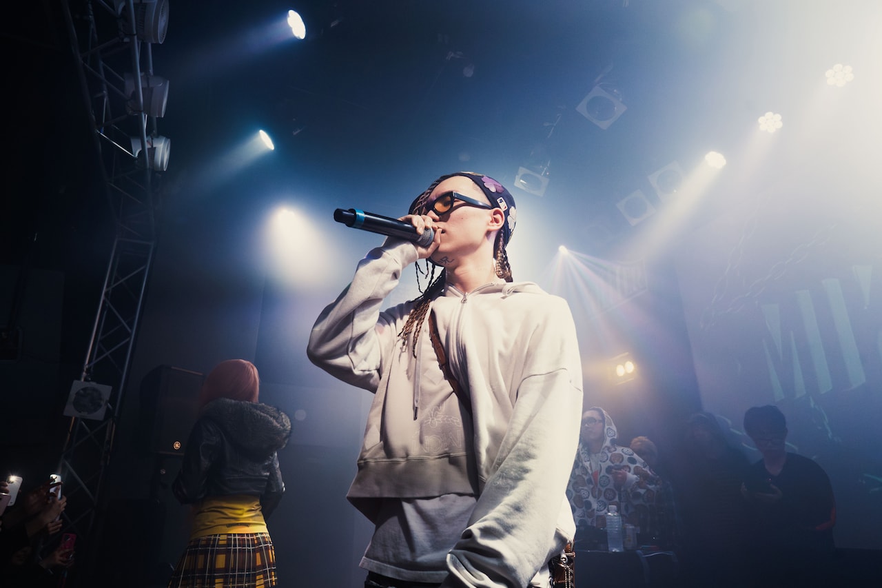 MIKADOが地元凱旋フリーライブ、個性あふれる仲間たちとヒップホップで和歌山を盛り上げる