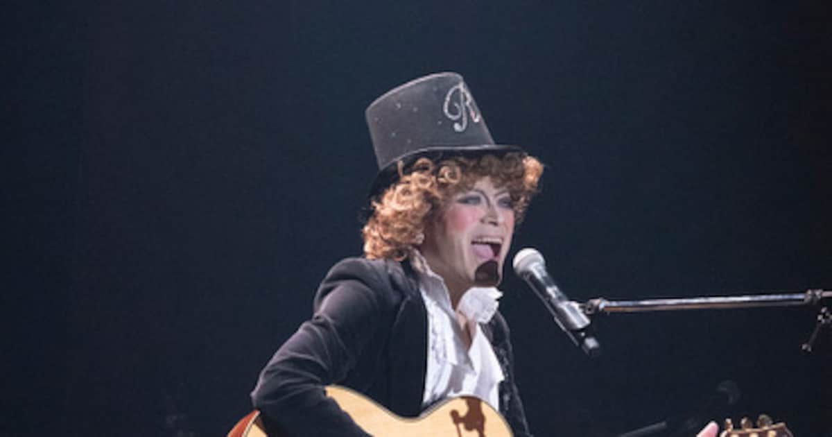 ROLLYがデビュー35周年記念ライブのファイナル公演開催、コンセプトは「生前葬」（コメントあり） - 音楽ナタリー