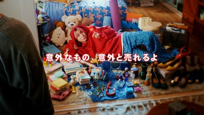 佐久間大介が出演するメルカリの新CM「ミニメル登場」編より。