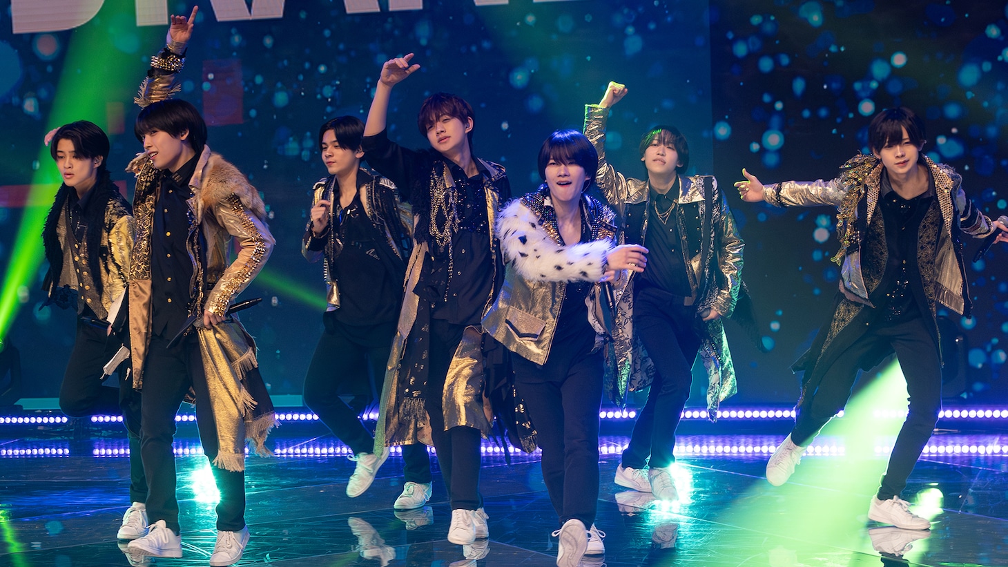 先輩の楽曲をカバーするジュニア。©Storm Labels Inc.