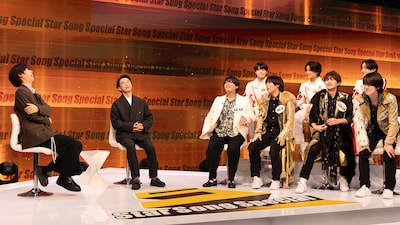 阿部亮平（Snow Man）、矢作兼（おぎやはぎ）、ジュニアのトークの様子。©Storm Labels Inc.