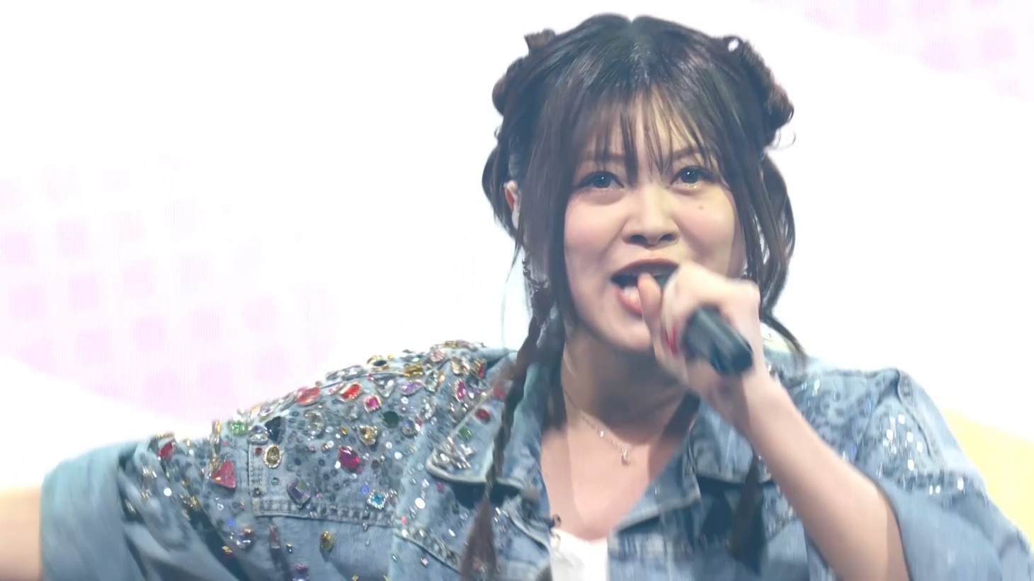 「炎のチャレンジャー」より、「カラオケ採点10人連続チャレンジ 完全クリアできたら1000万円」コーナーの様子。©︎テレビ朝日