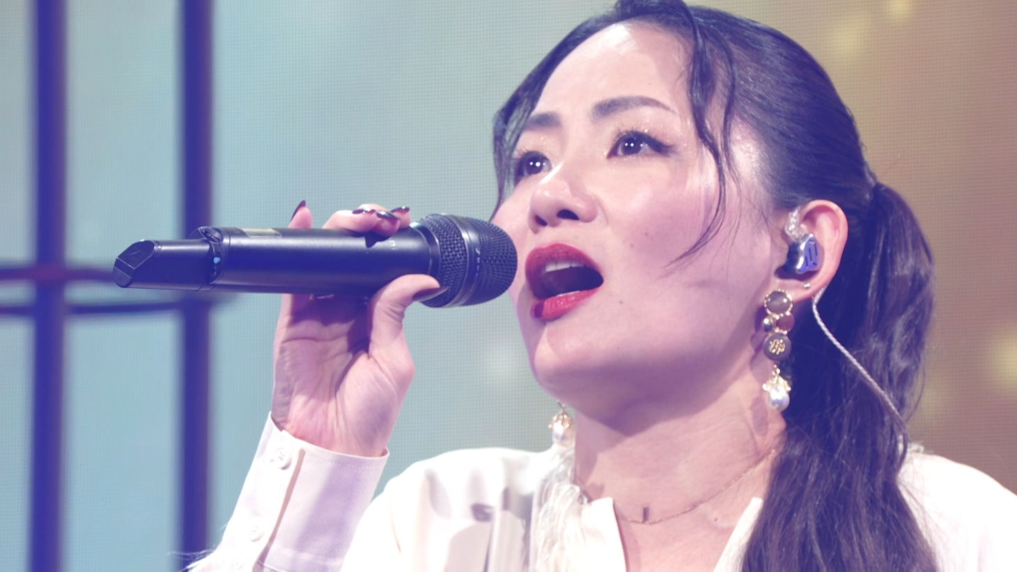 「炎のチャレンジャー」より、「カラオケ採点10人連続チャレンジ 完全クリアできたら1000万円」コーナーの様子。©︎テレビ朝日