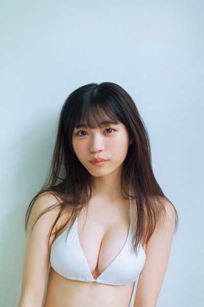 金澤亜美（僕が見たかった青空）1st写真集の掲載カット。（撮影：細居幸次郎）