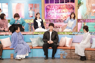 「トークィーンズ」より。下段左からいとうあさこ、原嘉孝（timelesz）、指原莉乃、上段左から福田麻貴（3時のヒロイン）、かなで（3時のヒロイン）、藤田ニコル、若槻千夏。©︎フジテレビ