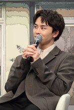 中島歩の話を聞く草川拓弥（超特急）。