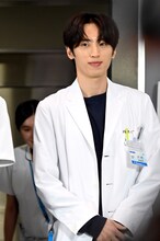 自分のトークの出番を待つ許豊凡。