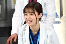 大きな声で豪快に笑う橋本環奈。