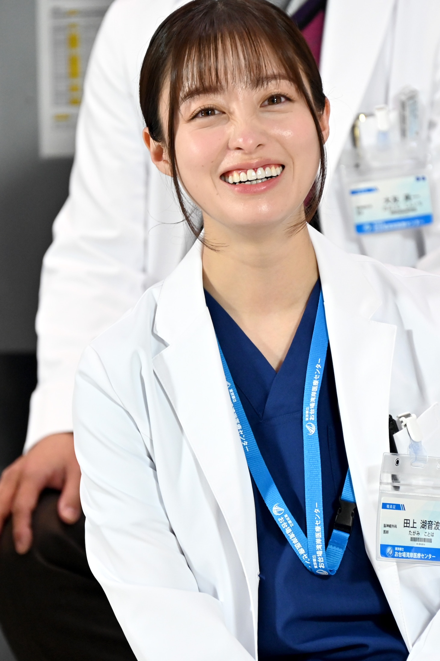 爆笑する橋本環奈。