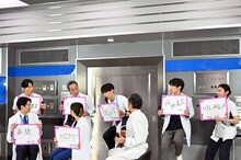 フリップコーナーで自身の回答を説明する宮世琉弥（上段中央）。