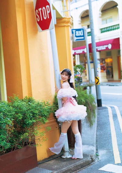 佐藤綺星（AKB48）1st写真集「天使の反射角度」裏表紙（帯なし）。©細居幸次郎／集英社