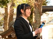 記者役で参加した塩釜菜那。