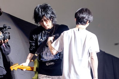 杉本善徳（G）と田澤孝介（Vo）。