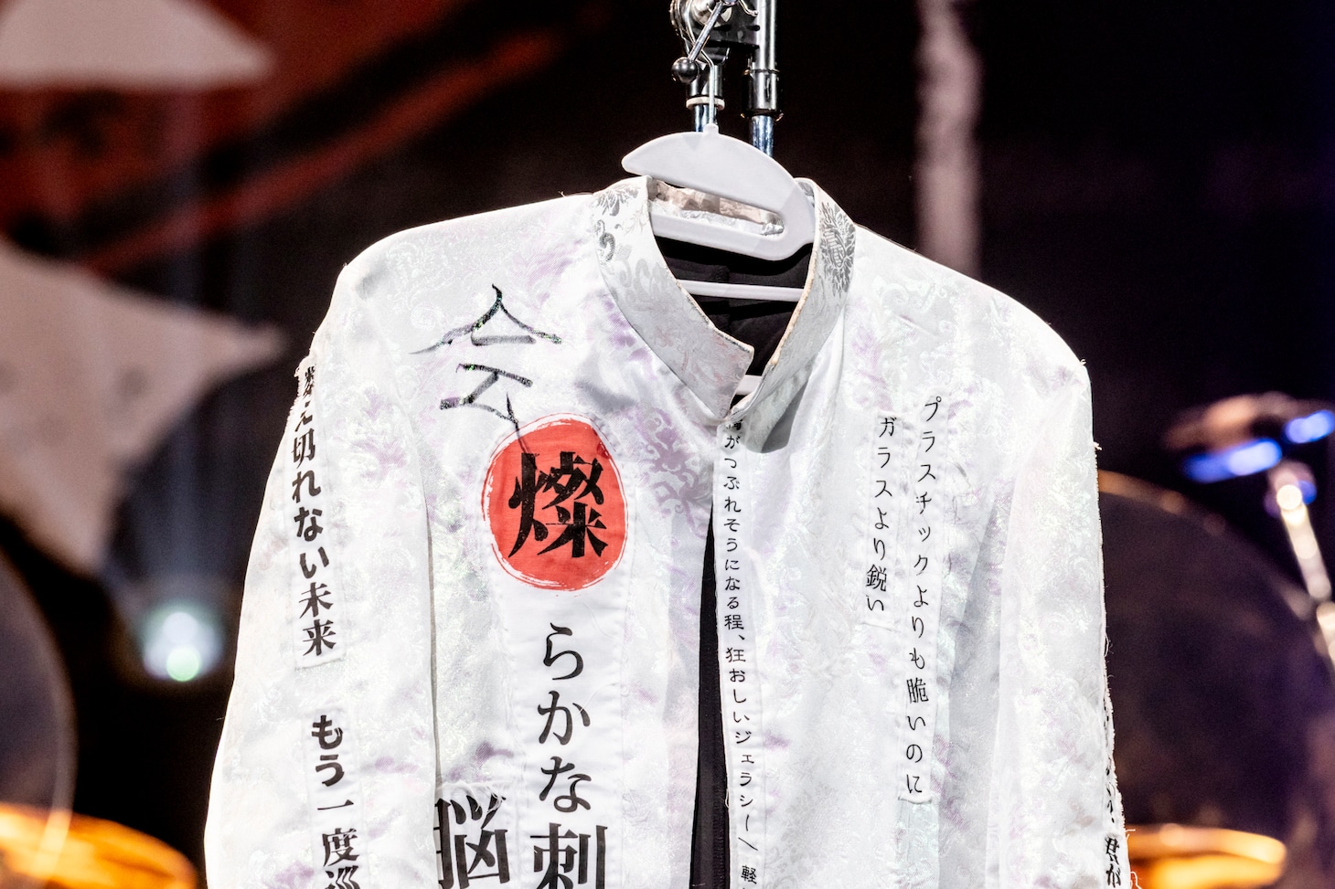 杉本善徳（G）が「会」と書き入れたジャケット。