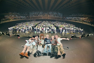DXTEENとNICO（DXTEENファンの呼称）。グループ史上最大規模のワンマンライブ「2026 DXTEEN ARENA LIVE ～FULL OUT！～」より。