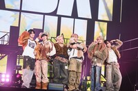 DXTEEN。グループ史上最大規模のワンマンライブ「2026 DXTEEN ARENA LIVE ～FULL OUT！～」より。
