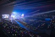DXTEEN史上最大規模のワンマンライブ「2026 DXTEEN ARENA LIVE ～FULL OUT！～」の様子。（撮影：田中聖太郎写真事務所）