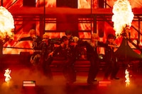 DXTEEN。グループ史上最大規模のワンマンライブ「2026 DXTEEN ARENA LIVE ～FULL OUT！～」より。（撮影：田中聖太郎写真事務所）