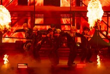 DXTEEN。グループ史上最大規模のワンマンライブ「2026 DXTEEN ARENA LIVE ～FULL OUT！～」より。（撮影：田中聖太郎写真事務所）