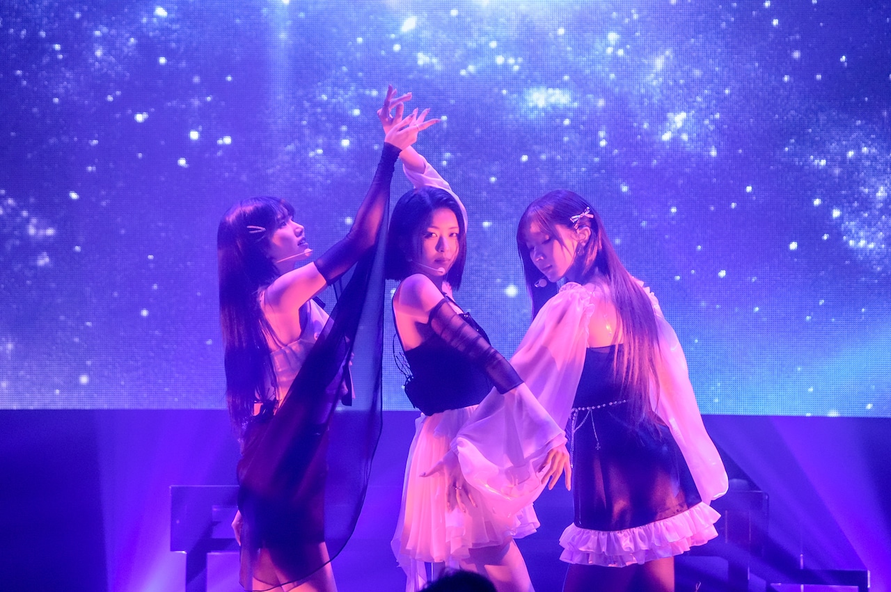 IS:SUE初全国ツアー完走、全16曲ほぼノンストップで歌い踊るストイック公演