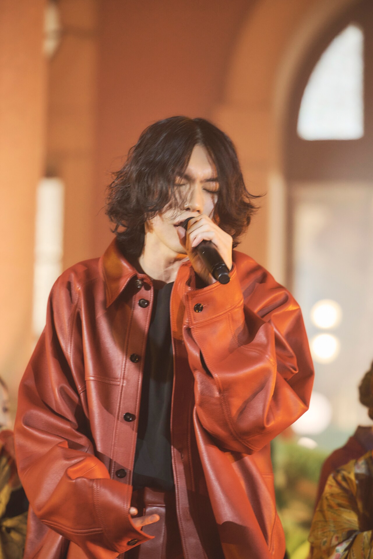 第75回NHK紅白歌合戦」で披露された「さよーならまたいつか！」の