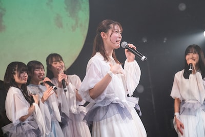 砧五月のマシンガントークにたじろぐメンバー。