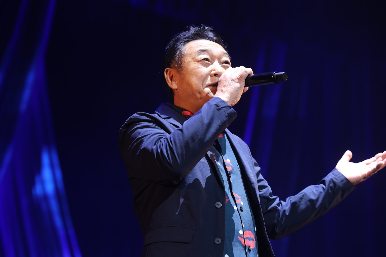 稲垣潤一×杉山清貴、レジェンド2人の歌声が“クロス”！「クリスマスキャロルの頃には」でハーモニーを披露