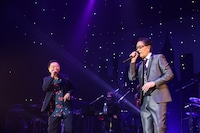 稲垣潤一×杉山清貴、レジェンド2人の歌声が“クロス”！「クリスマスキャロルの頃には」でハーモニーを披露